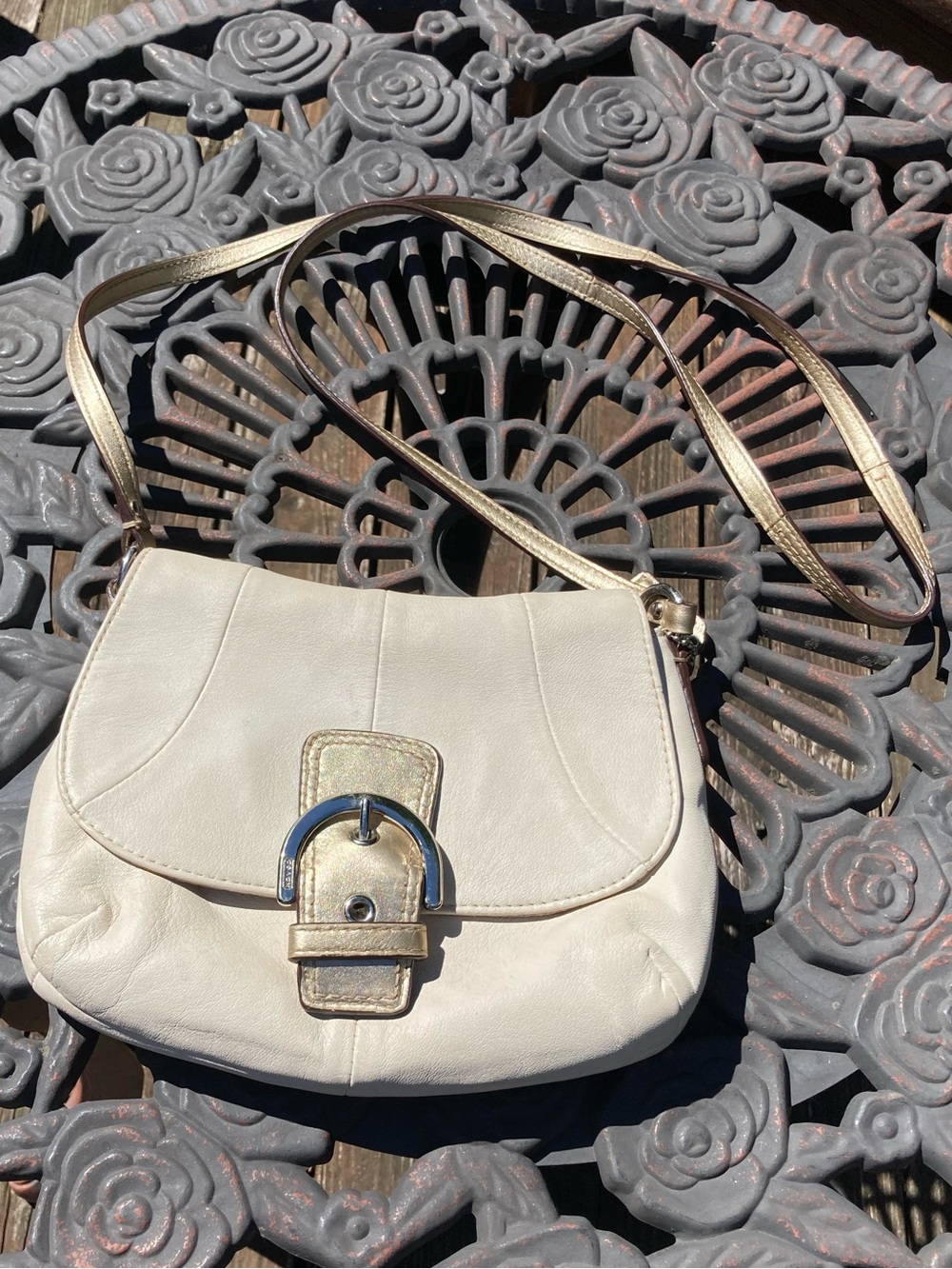 Vintage Coach Ivory Leather Crossbody Bag Gold Trim Buckle Y2K 9x7